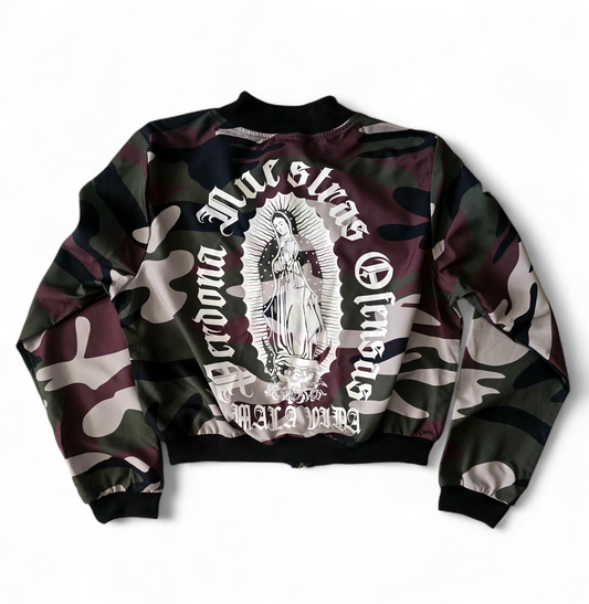 Perdona nuestras ofensas Army print, light coat